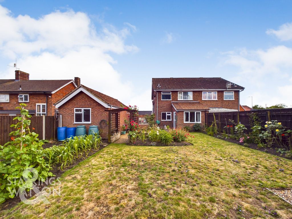 3 bed semidetached house for sale in Stanley Road, Roydon, Diss IP22