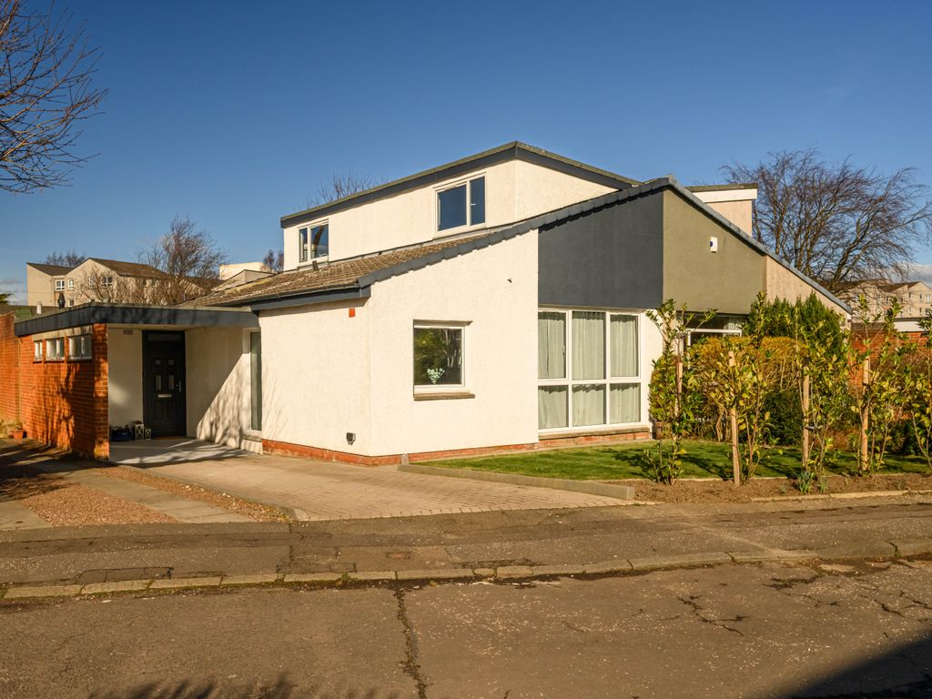 4 bed semidetached bungalow for sale in 40 North Gyle Grove, Edinburgh