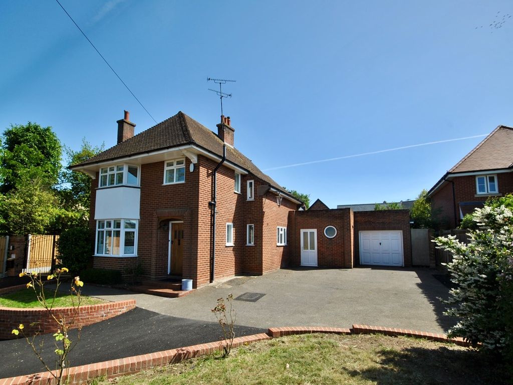 3 bed detached house for sale in Galleywood Road, Great Baddow