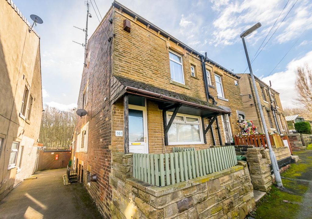 2 bed terraced house for sale in North Bank Road, Batley WF17 Zoopla