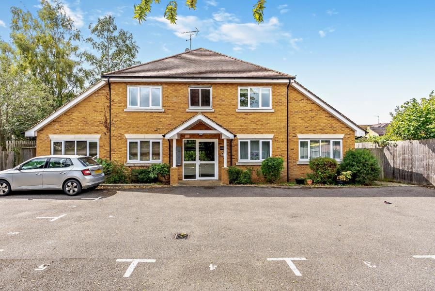 1 bed flat to rent in High Street, Northwood HA6, £1,400 pcm Zoopla