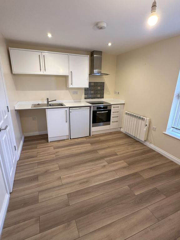 1 bed flat to rent in Ashford Road, Maidstone ME14, £850 pcm Zoopla