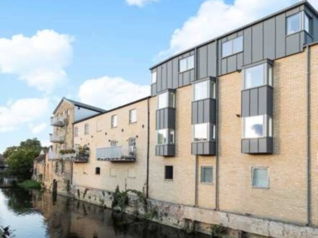 2 bed flat to rent in Steam Flour Mill, Church Street PE19, £1,100 pcm