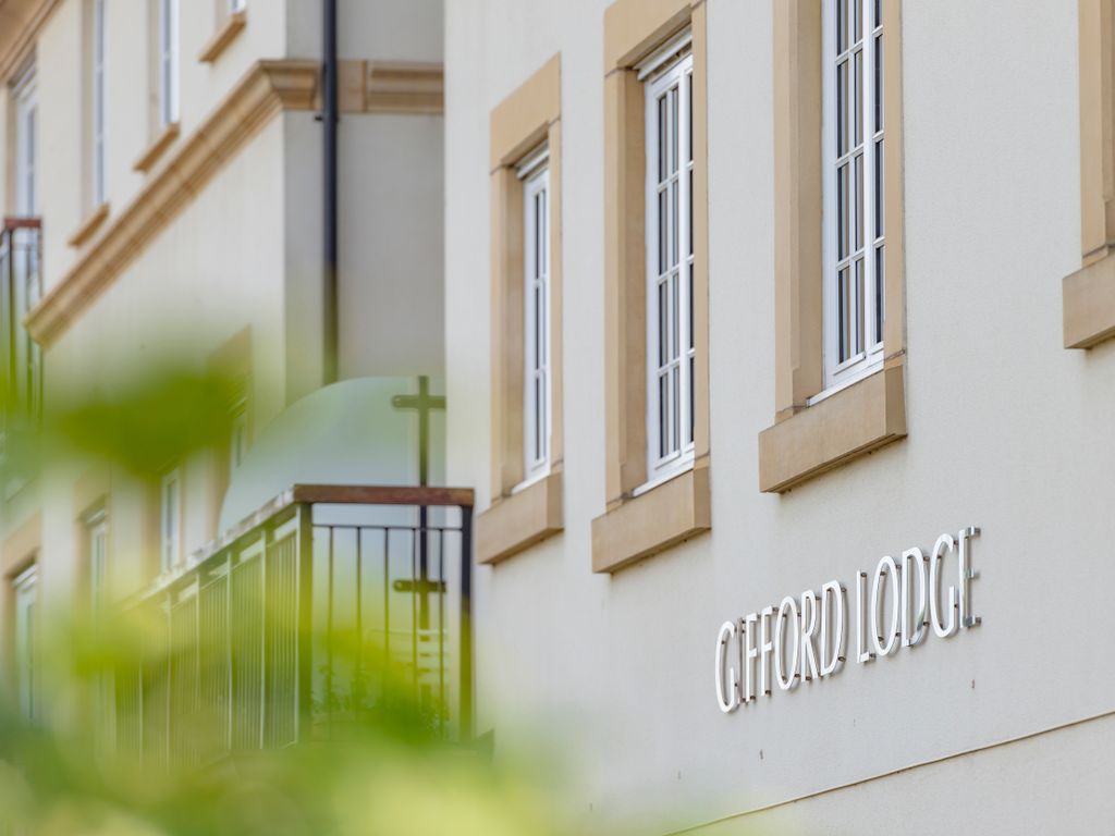 2 bed flat for sale in Gifford Lodge, Twickenham, Greater London TW2