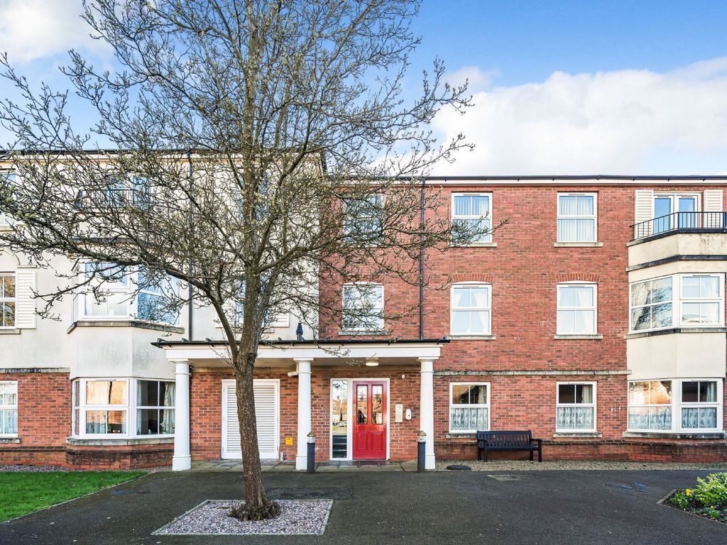 2 bed flat for sale in Compton House, Lime Tree Village, Dunchurch