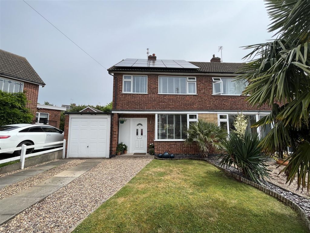3 bed semidetached house for sale in Robotham Close, Huncote