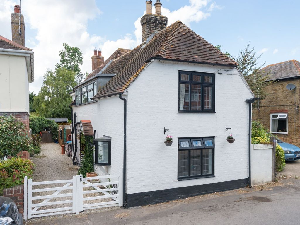 2 bed semidetached house for sale in Station Road, Minster CT12, £