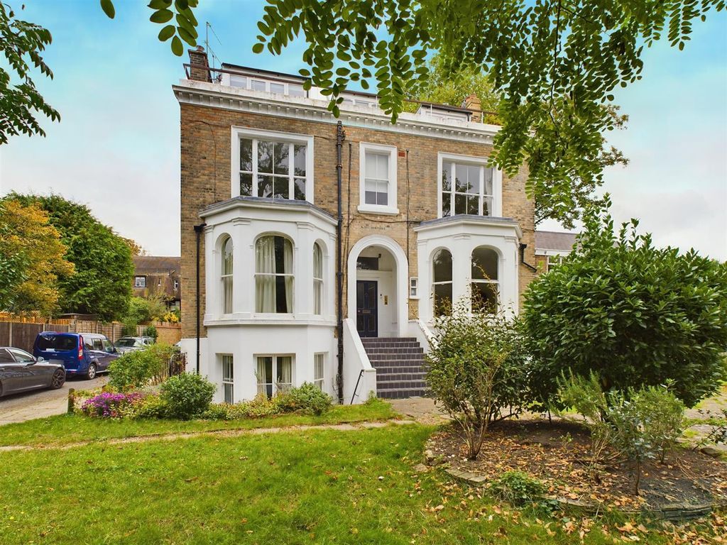 1 bed flat to rent in Cambridge Park, Twickenham TW1, £1,750 pcm Zoopla