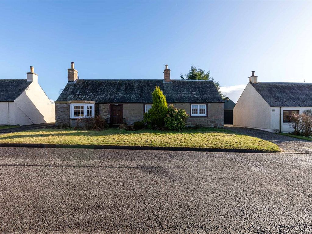 4 bed detached bungalow for sale in Mercat Green, Kinrossie, Perth PH2