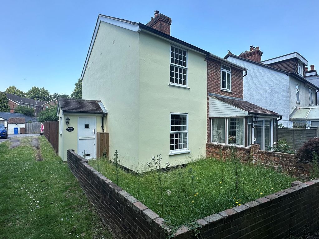 3 bed semidetached house for sale in 1 Chapel Terrace, Binfield RG42