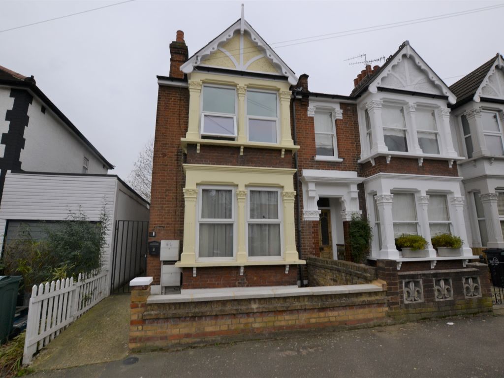 2 bed flat to rent in Castleton Road, Walthamstow E17, £1,300 pcm Zoopla