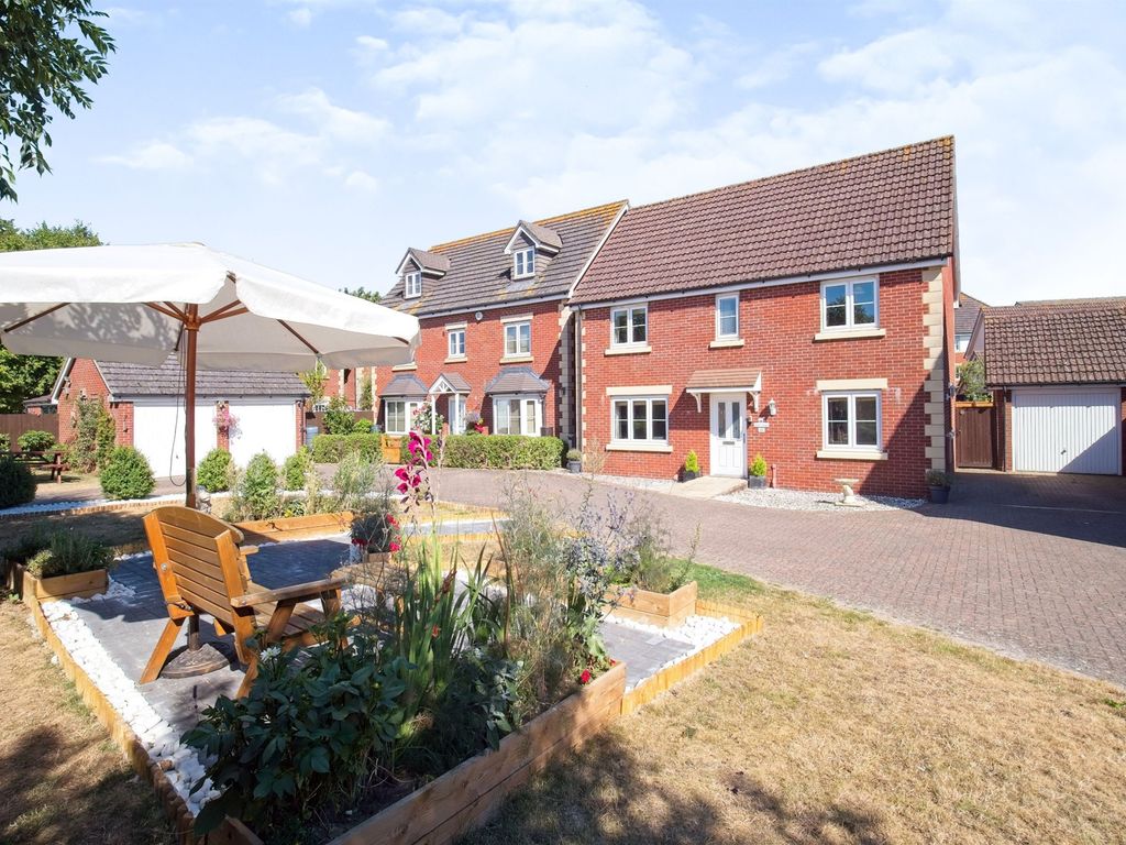 4 bed detached house for sale in White Horse Way, Devizes SN10 Zoopla