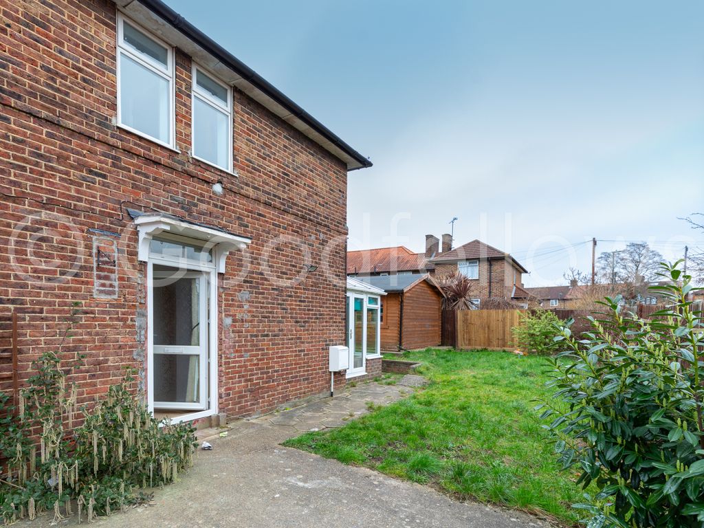 3 bed end terrace house to rent in Malmesbury Road, Morden, Surrey SM4 Zoopla