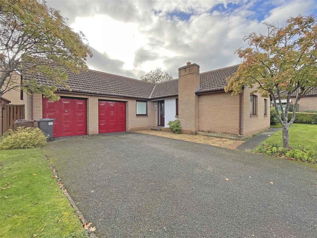 3 bed detached bungalow for sale in Bryn Castell, Abergele, Conwy LL22