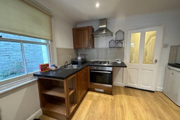 2 bed flat to rent in Garfield Road, London SW11, £2,000 pcm - Zoopla