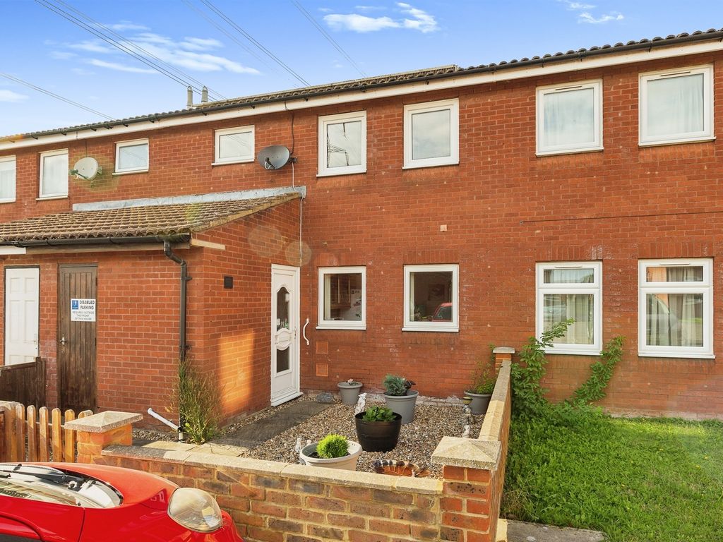 3 bed terraced house for sale in Nene Close, Aylesbury HP21, £325,000