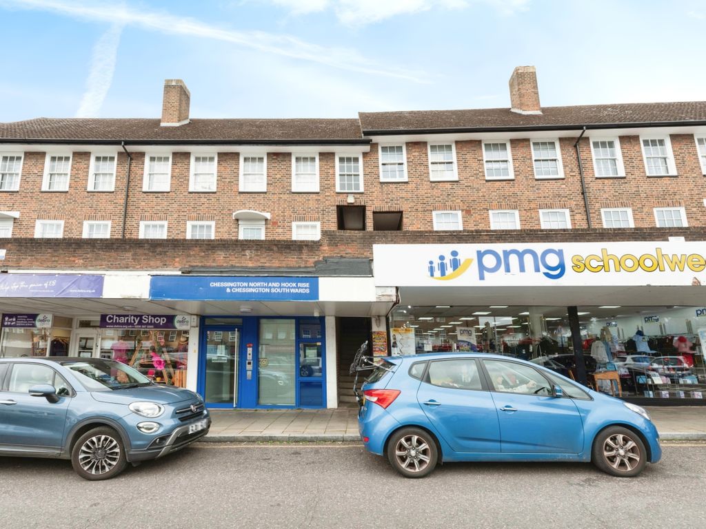 2 bed flat for sale in Hook Road, Chessington KT9, £240,000 Zoopla