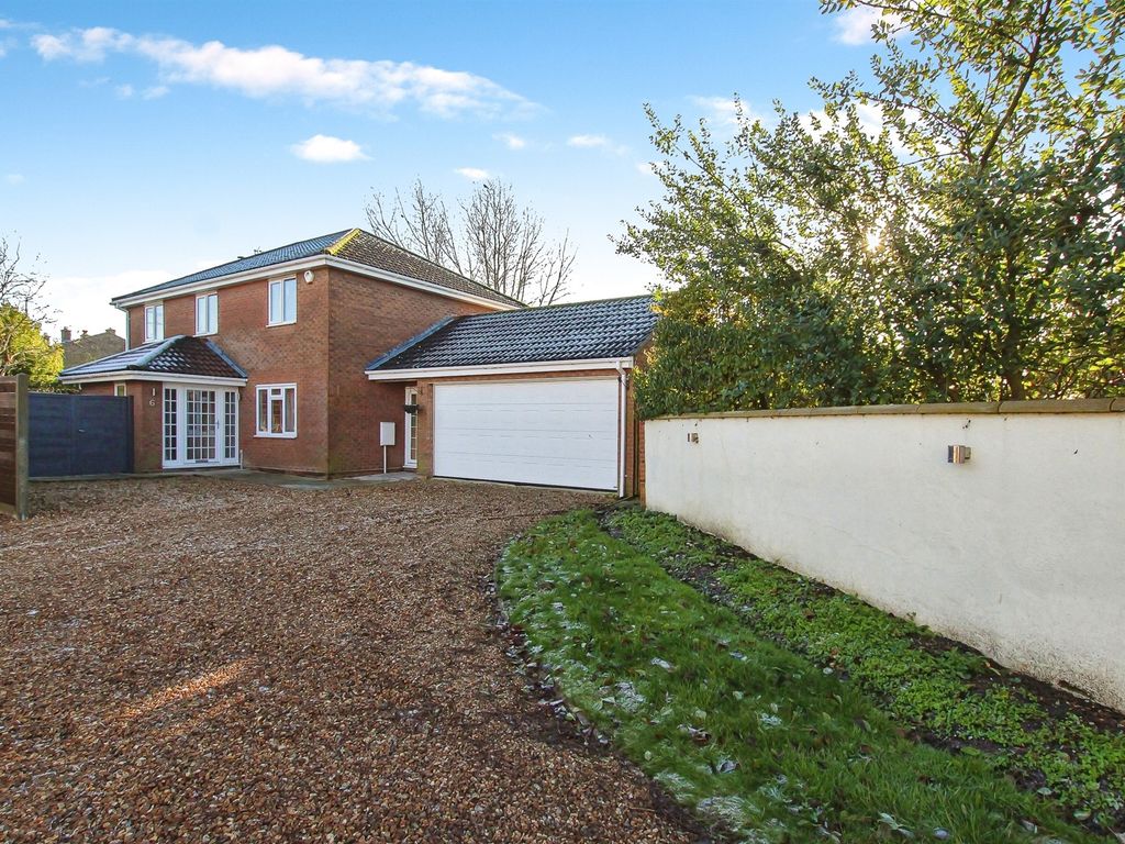 4 bed detached house for sale in Lodge Gardens, Haddenham, Ely CB6, £
