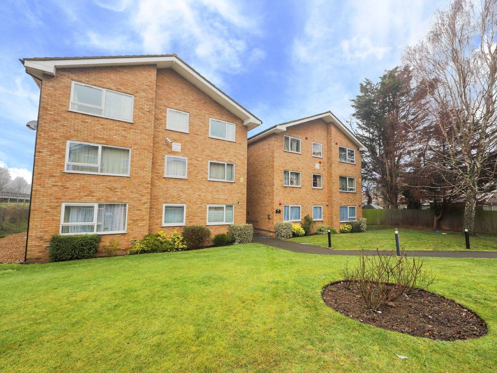 2 bed flat for sale in Collapit Close, North Harrow, Harrow HA1 Zoopla