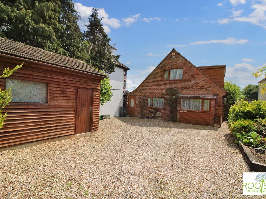 3 bed detached house for sale in Benham Hill, Thatcham, Berkshire RG18