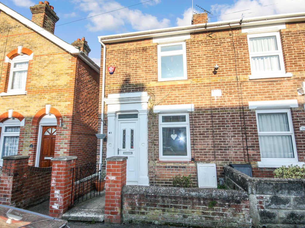 2 bed end terrace house to rent in Granville Road, Colchester CO1, £