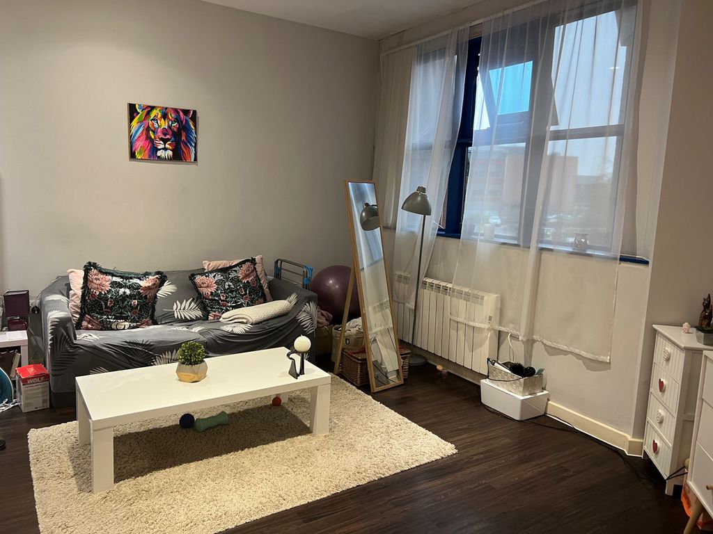 Studio to rent in Axis House, 242 Bath Rd, Heathrow UB3, £1,100 pcm Zoopla