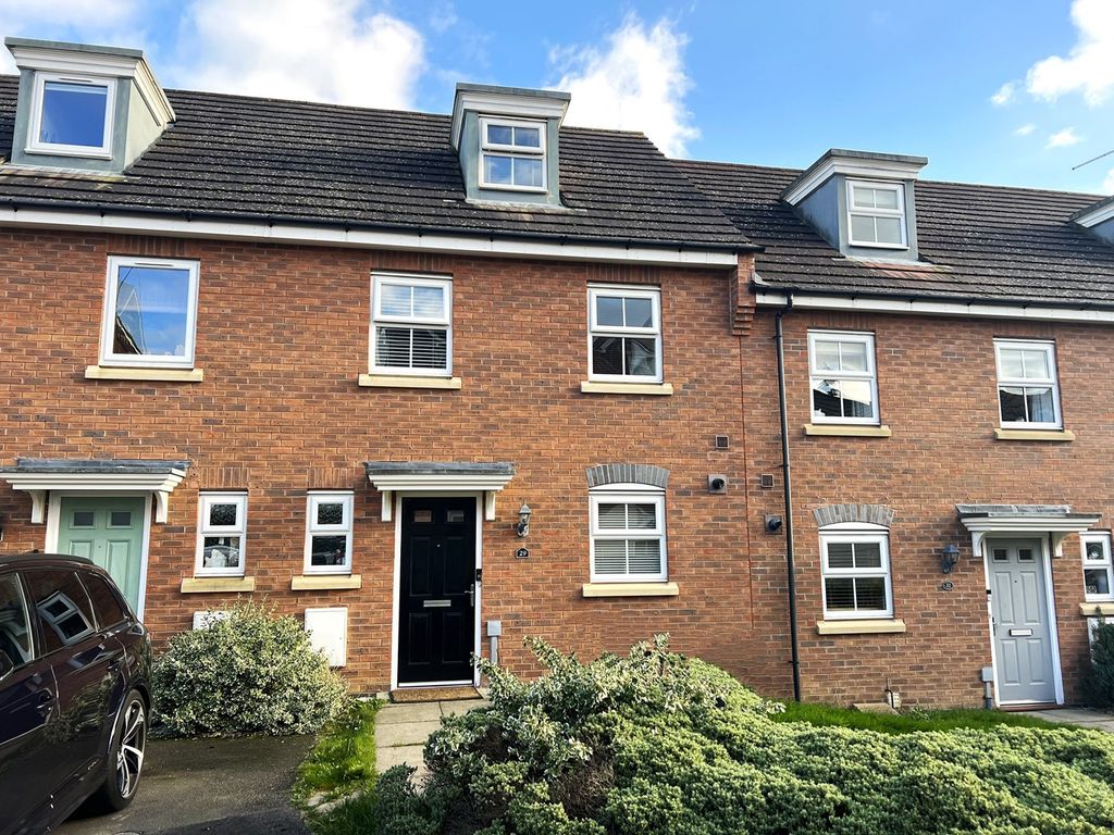 3 bed town house for sale in Brooks Close, Wootton, Northampton NN4, £