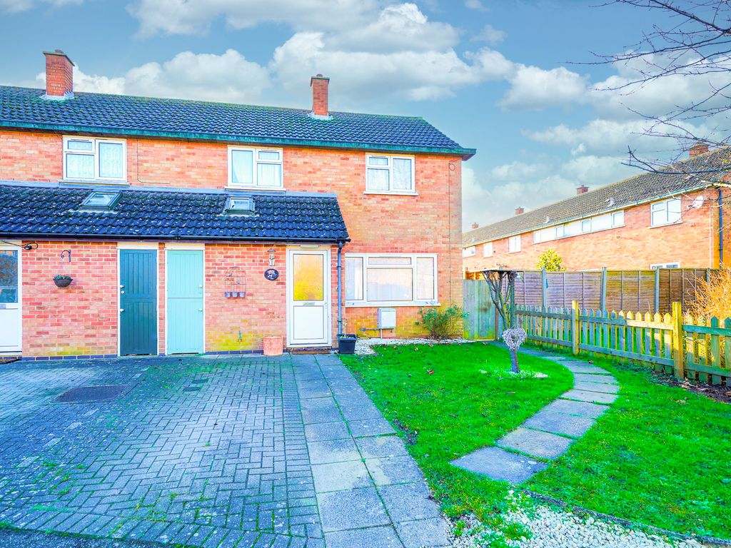 3 bed semidetached house for sale in Somerset Road, Wyton, Huntingdon