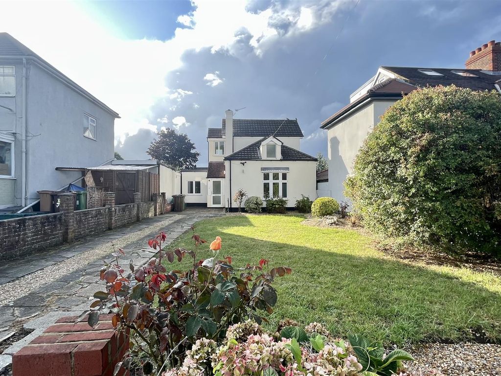 3 bed property to rent in Angel Hill, Sutton SM1, £2,350 pcm Zoopla