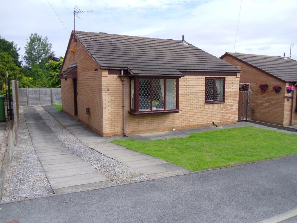 2 bed bungalow to rent in Buckfast Close, Swanwick, Alfreton DE55, £750 pcm Zoopla