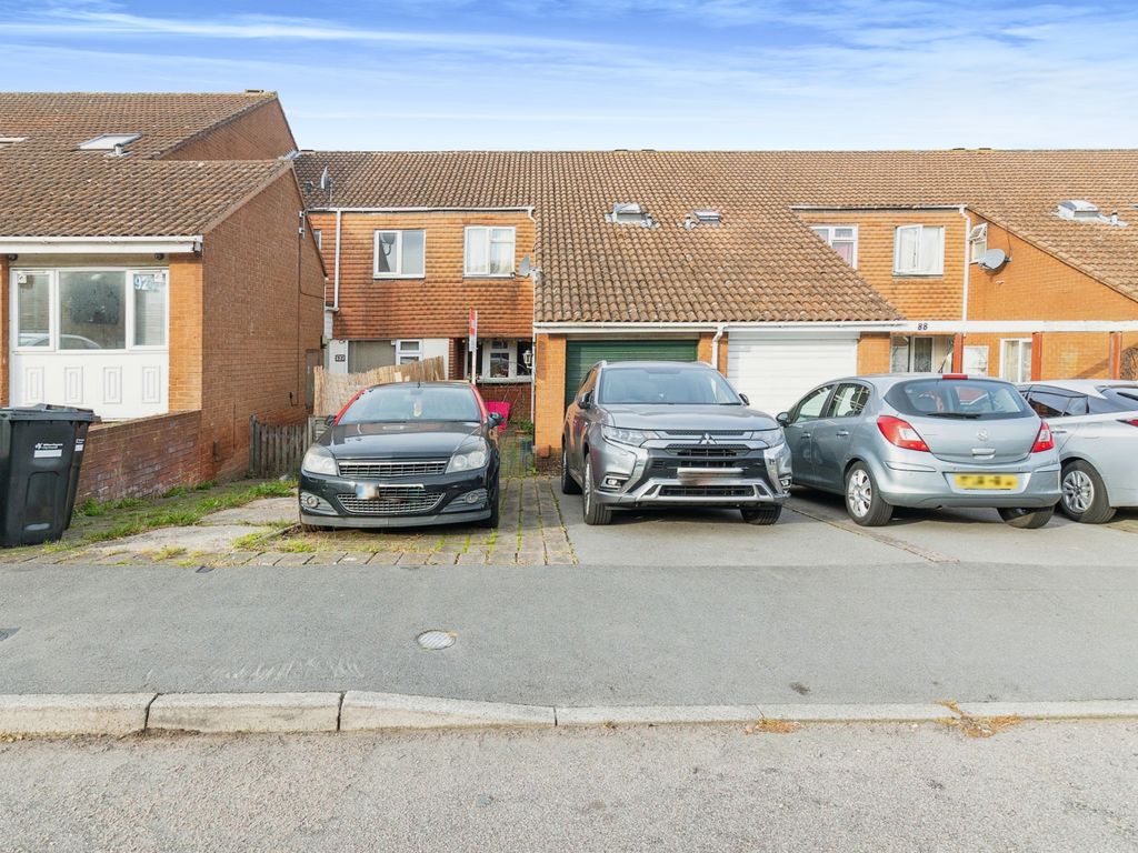 4 bed terraced house for sale in Redbridge, Stantonbury, Milton Keynes MK14, £325,000 Zoopla