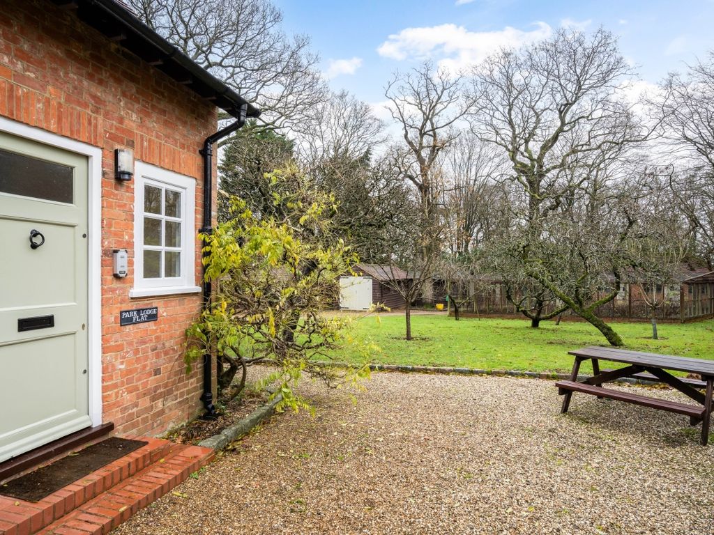 1 bed flat to rent in Park Lane, Old Knebworth, Knebworth SG3, £1,295