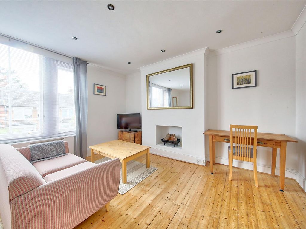 2 bed flat to rent in Earlsfield Road, London SW18, £2,000 pcm Zoopla
