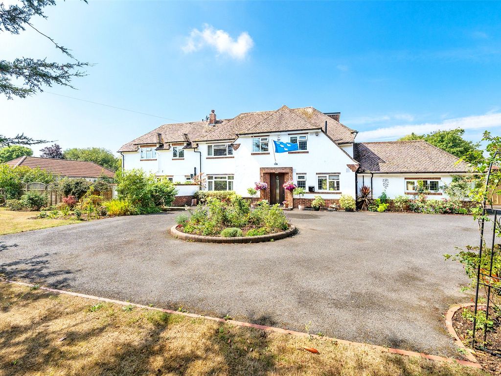 5 bed detached house for sale in Mayflower Way, Angmering, West Sussex
