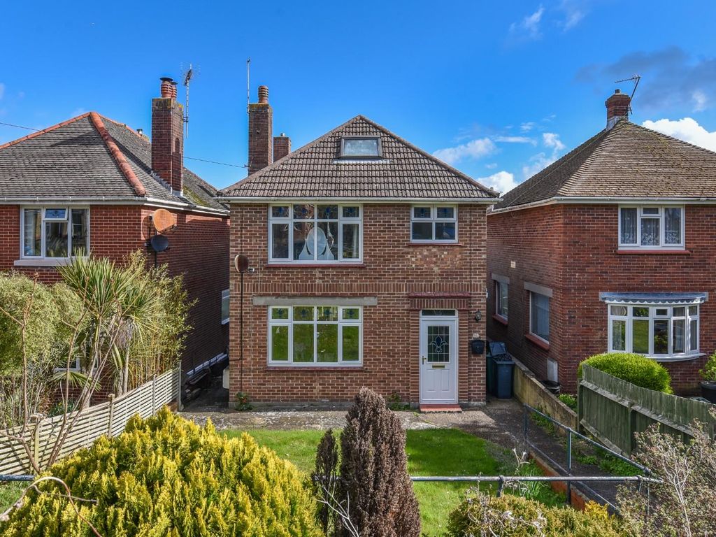 3 bed detached house for sale in Alvington Road, Newport PO30 Zoopla