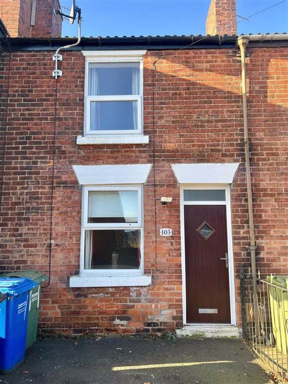 2 bed terraced house to rent in South Street North, New Whittington