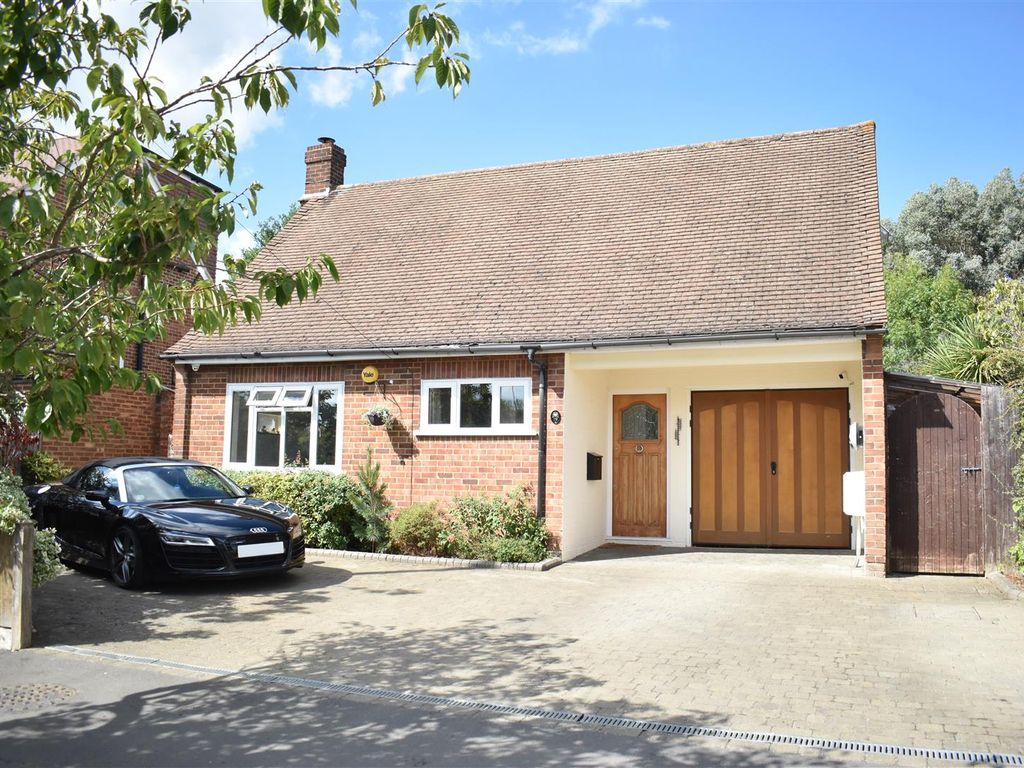 4 bed detached bungalow for sale in Petters Road, Ashtead KT21 Zoopla