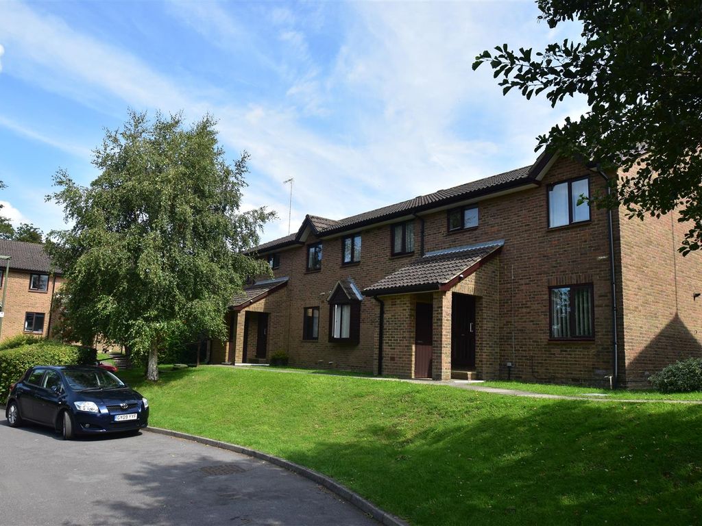 2 bed flat to rent in Park View Road, Redhill RH1 Zoopla