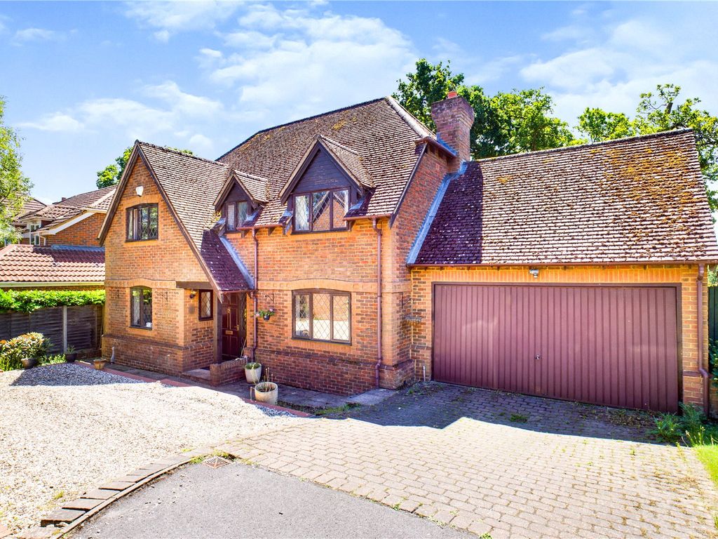 4 bed detached house for sale in Gardens, Pamber Heath, Tadley