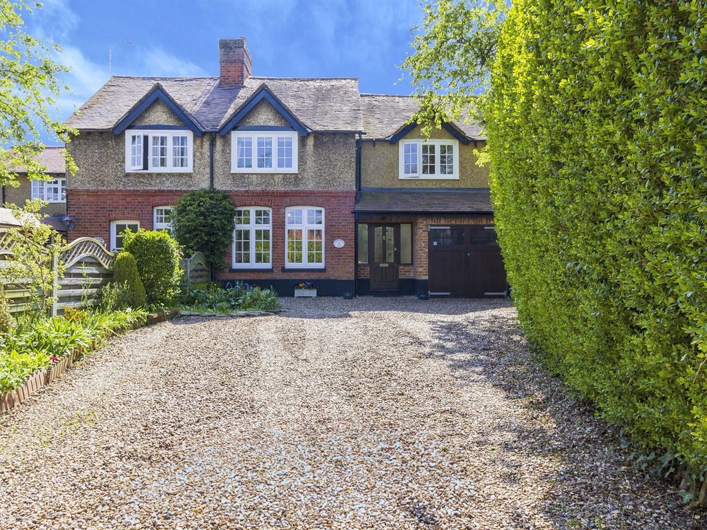 4 bed cottage for sale in Poyle Lane, Burnham, Slough SL1 Zoopla