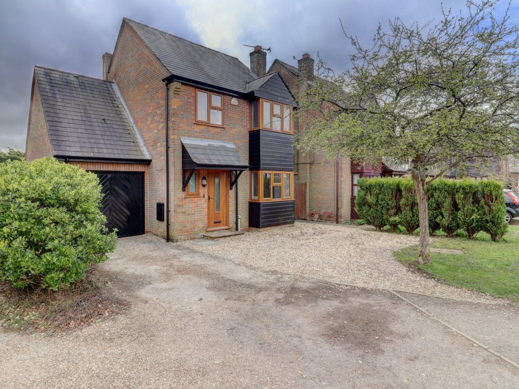 4 bed detached house for sale in Mill Road, Stokenchurch, High