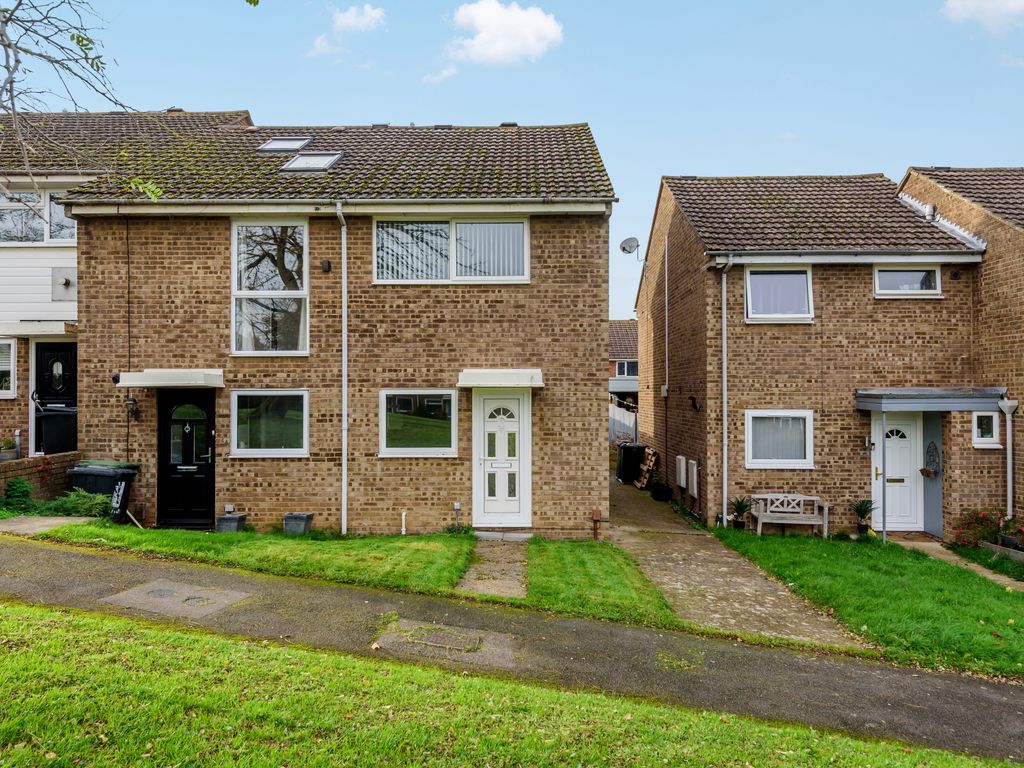 2 bed end terrace house for sale in Sassoon Close, Larkfield, Aylesford