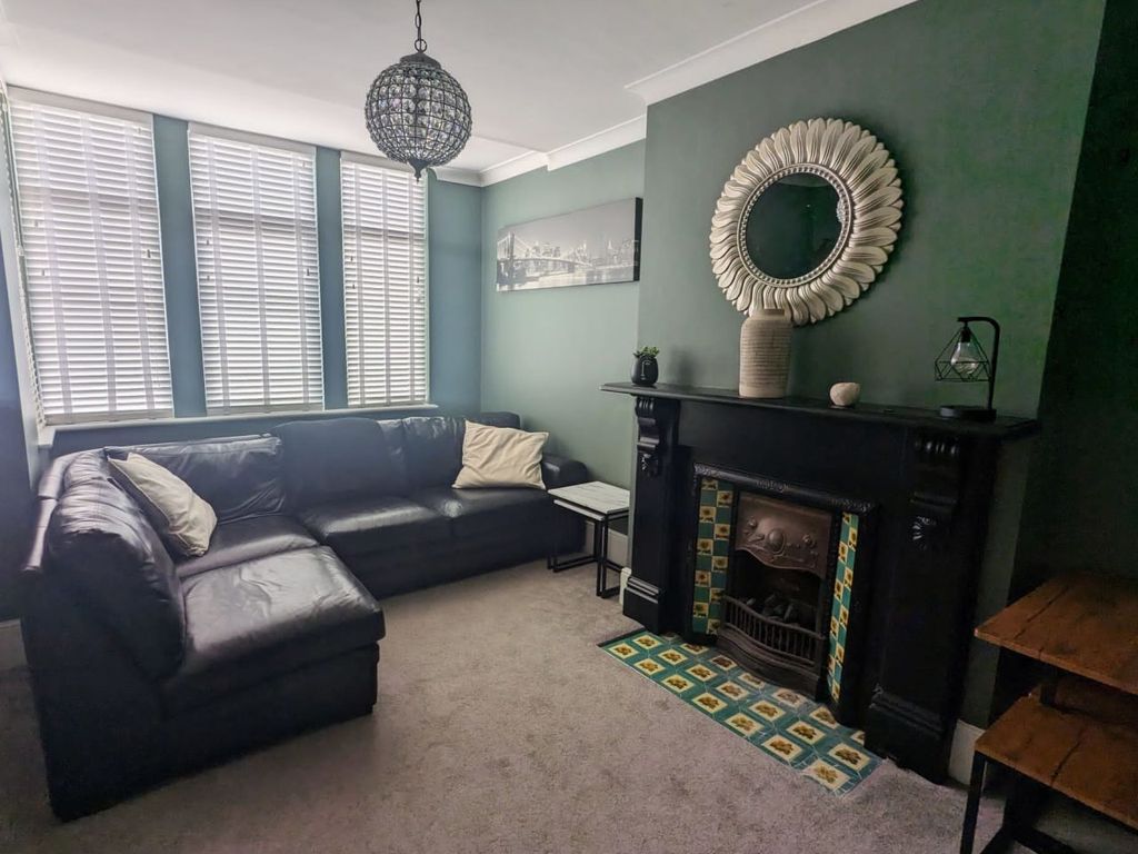 2 bed flat to rent in London Road, SouthendOnSea SS0 Zoopla