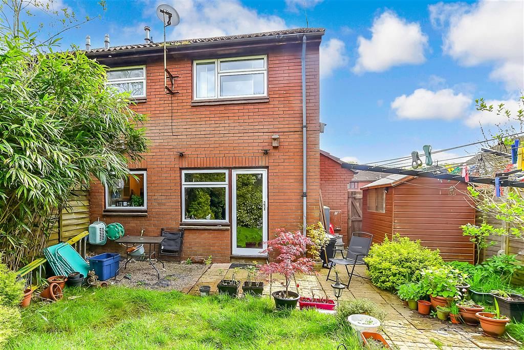 1 bed end terrace house for sale in Jersey Road, Cottesmore Green