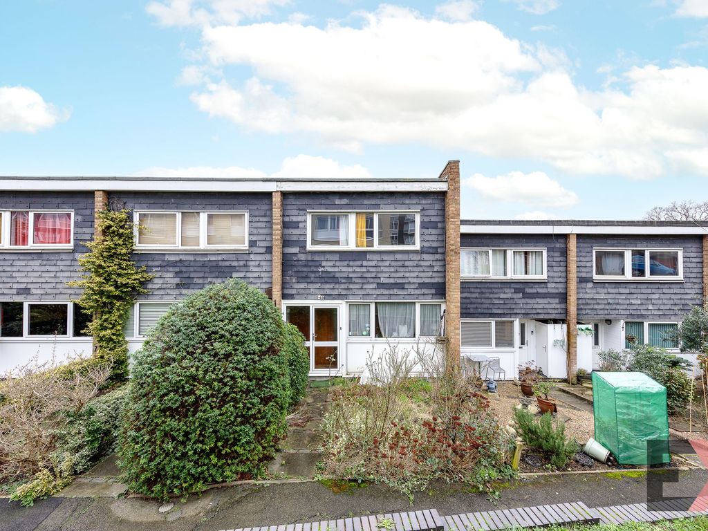 3 bed terraced house for sale in Priory Crescent, London SE19, £425,000