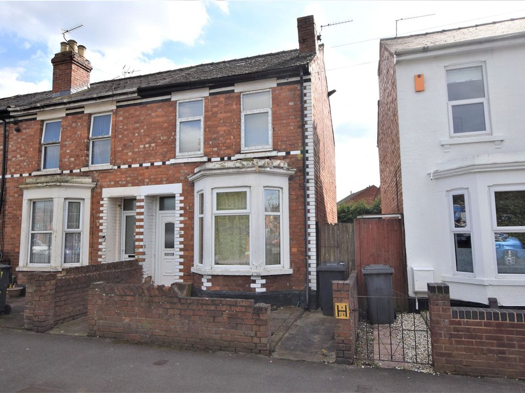 3 bed end terrace house for sale in Linden Road, Gloucester