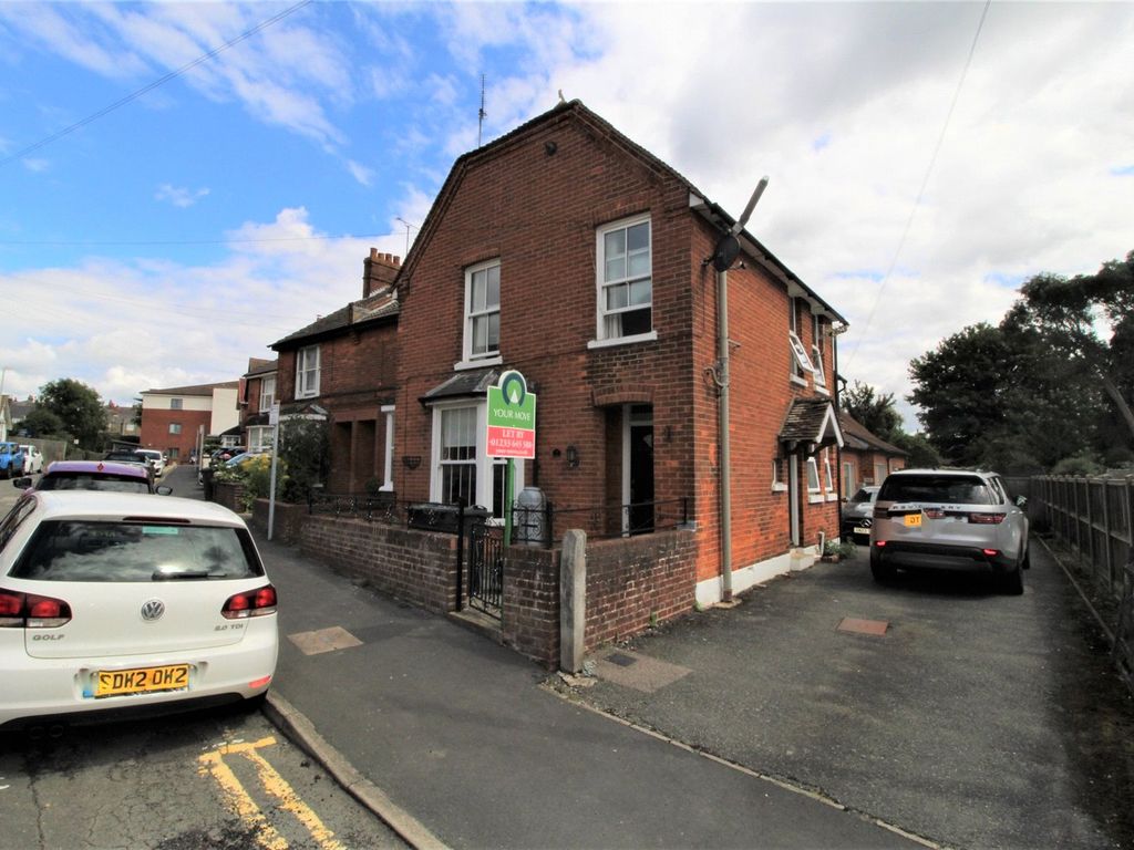 2 bed semidetached house to rent in Eastern Avenue, Ashford, Kent TN23