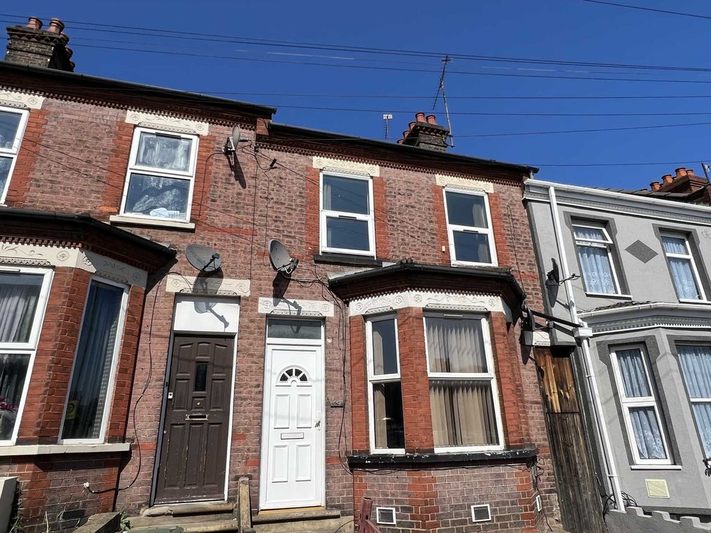 3 bed terraced house for sale in Dallow Road, Luton LU1 Zoopla