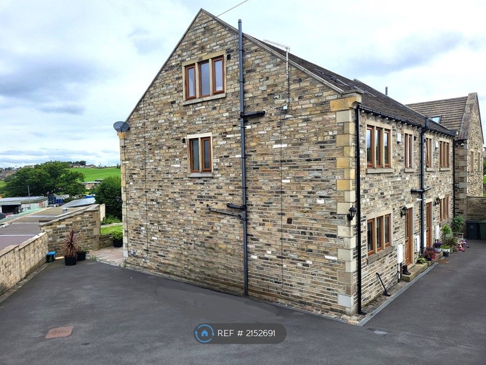 4 bed semidetached house to rent in Far Common Road, Mirfield WF14, £