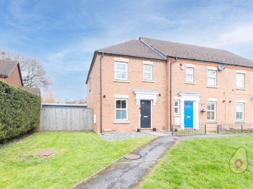 3 bed end terrace house for sale in Swanley Mews, Broad Lane, Bracknell